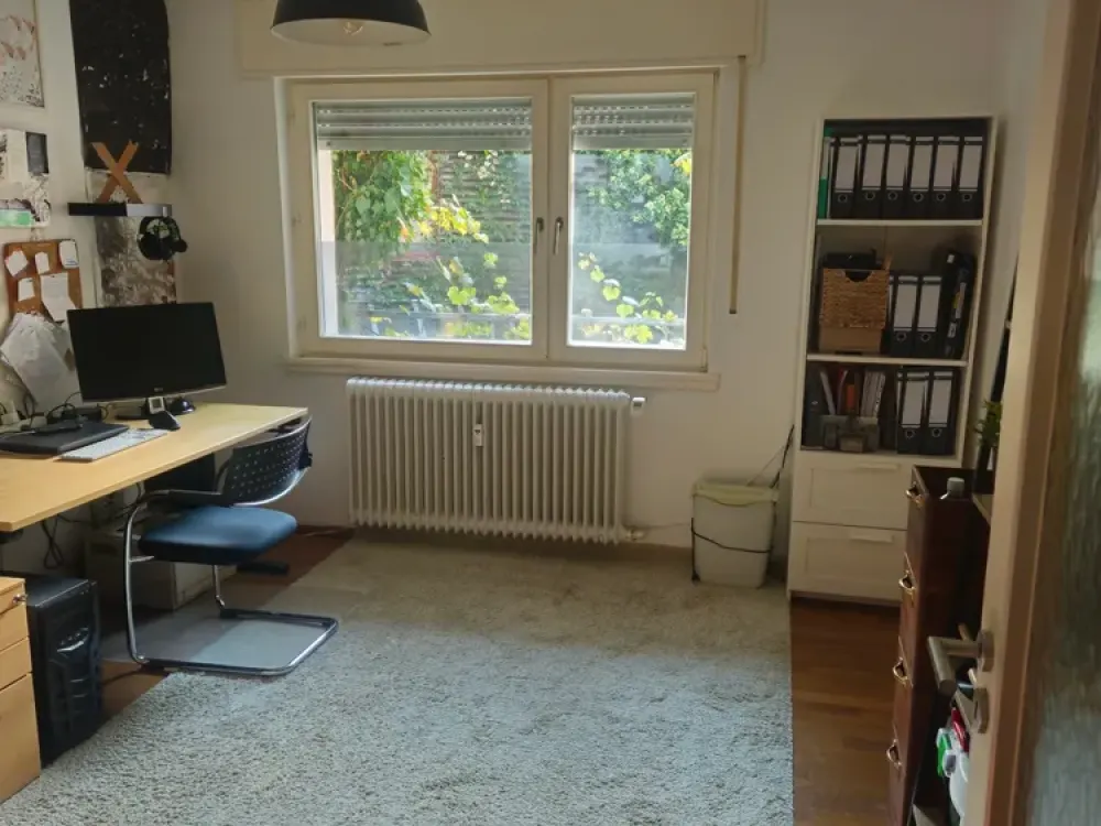 Helle 4 Zimmerwohnung mit Balkon und Einbauküche