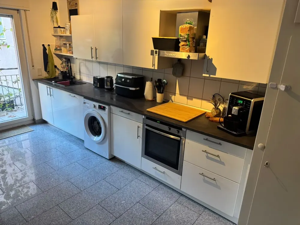 Helle 4 Zimmerwohnung mit Balkon und Einbauküche