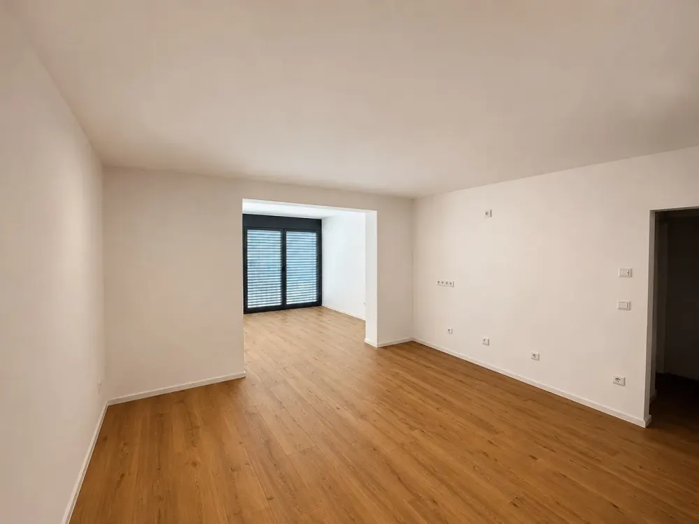 First Rhine Row in Hitdorf - 3-Room Apartment with Private Garden and First Occupancy After Modernization