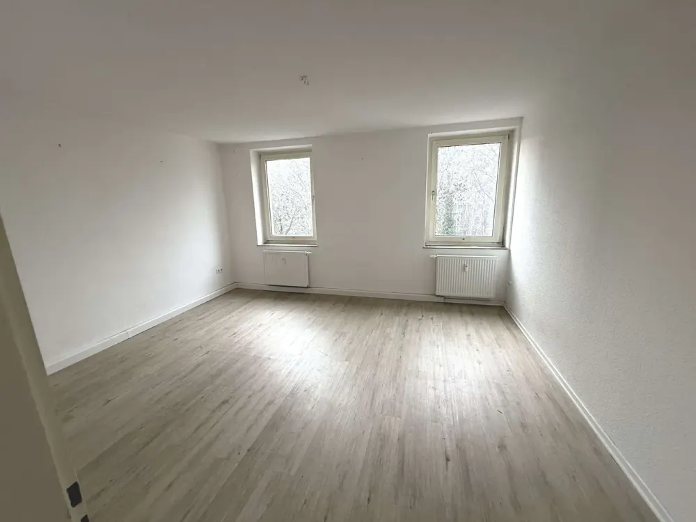 ⭐🏠3erWG-GEEINGNET-Gepflegte Wohnung mit Laminat,2 Bädern, Wohnküche, Duschbad & Balkon⭐🏠