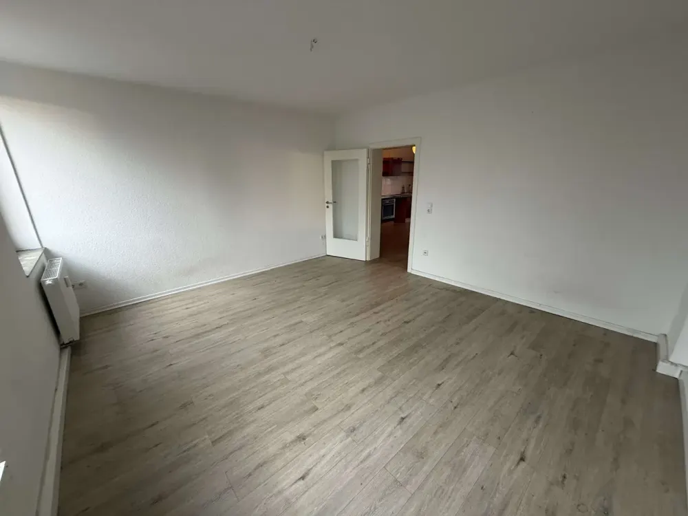 ⭐🏠3erWG-GEEINGNET-Gepflegte Wohnung mit Laminat,2 Bädern, Wohnküche, Duschbad & Balkon⭐🏠