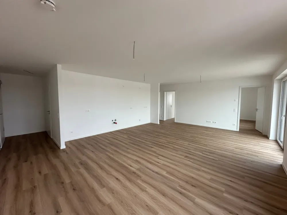 Erstbezug im Neubau - 4 Zimmer Wohnung mit offener Wohnküche, Balkon und Fußbodenheizung