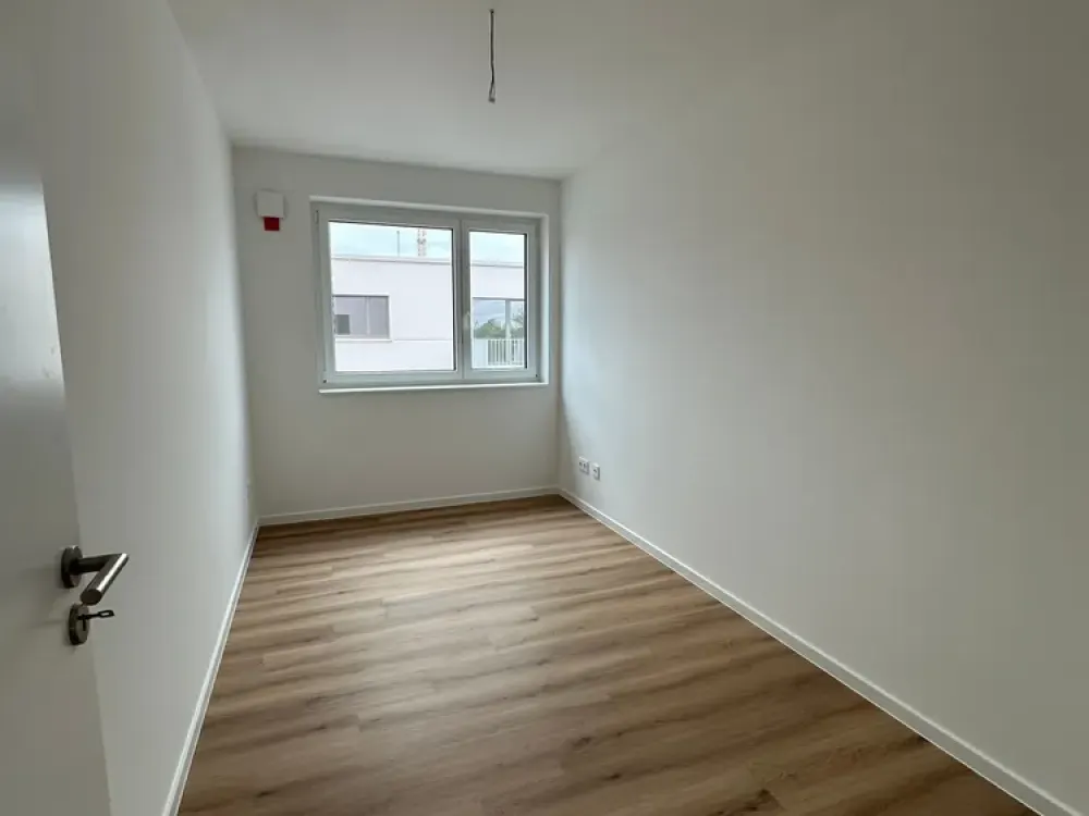 Erstbezug im Neubau - 4 Zimmer Wohnung mit offener Wohnküche, Balkon und Fußbodenheizung