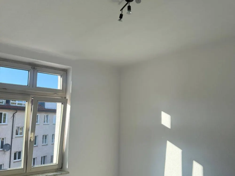 Zentral in Stuttgart: Geräumige 4-Zimmer-WG-Wohnung in Mitte