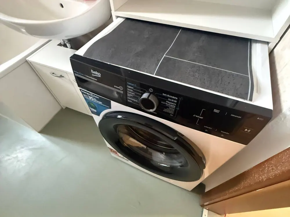 Zentral in Stuttgart: Geräumige 4-Zimmer-WG-Wohnung in Mitte