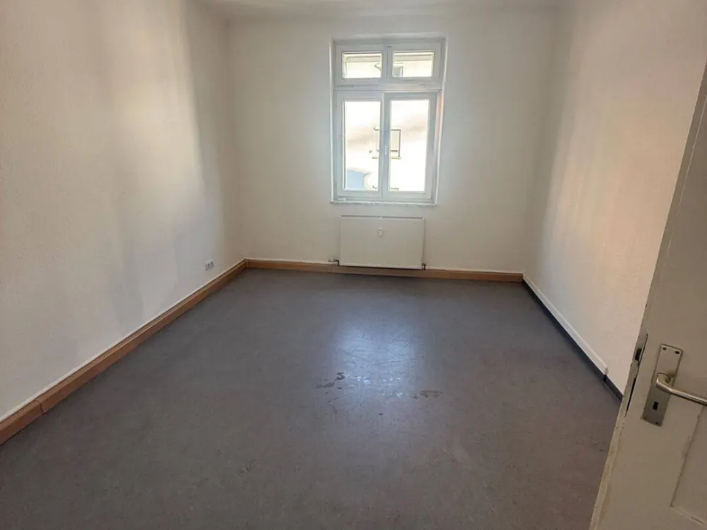 Zentral in Stuttgart: Geräumige 4-Zimmer-WG-Wohnung in Mitte