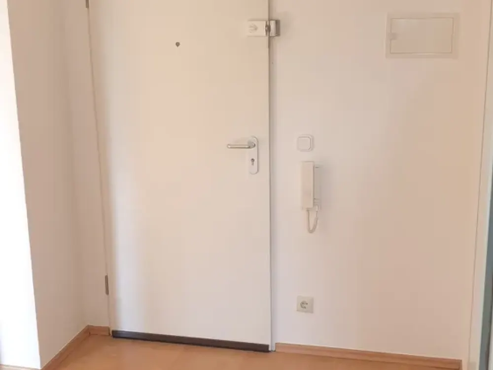 Approx. 45 m² 1-Room Apartment with Fitted Kitchen on 2nd Floor/Attic