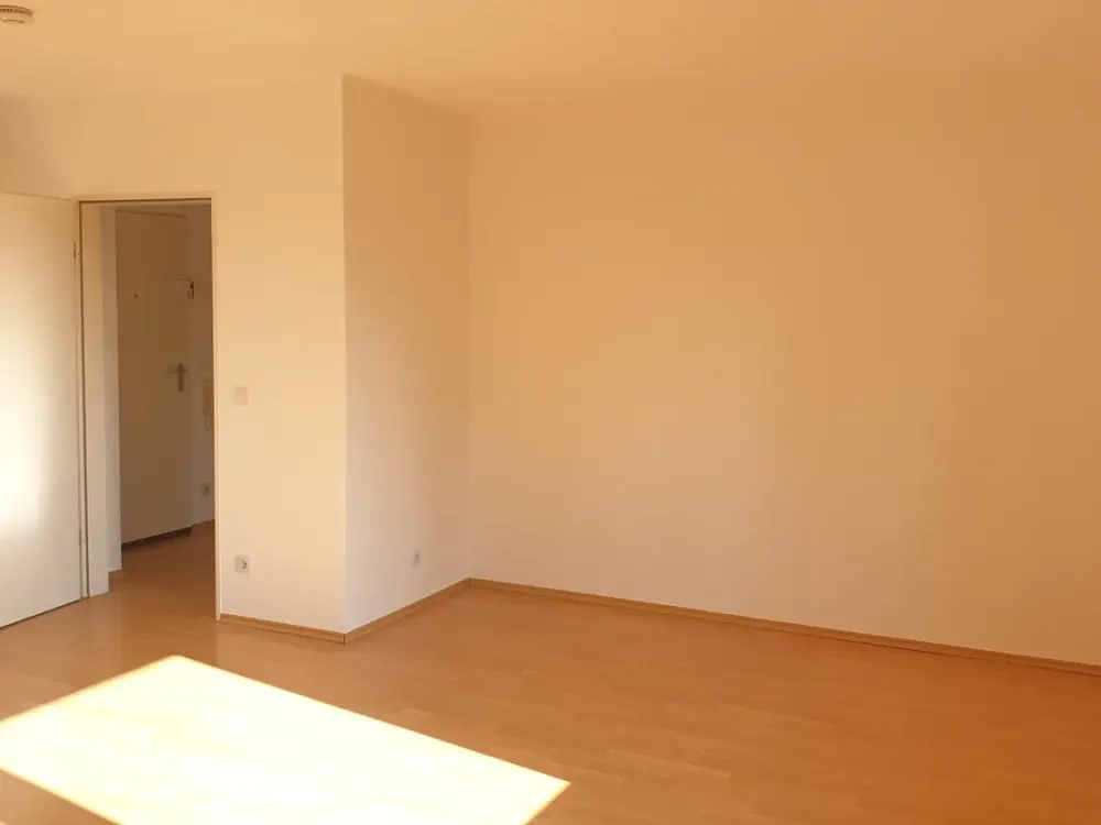 Approx. 45 m² 1-Room Apartment with Fitted Kitchen on 2nd Floor/Attic