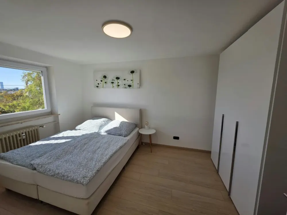 Möblierte 2-Zimmer-Wohnung, ca. 50 m², Südbalkon, frisch renoviert, Nähe BMW FIZ