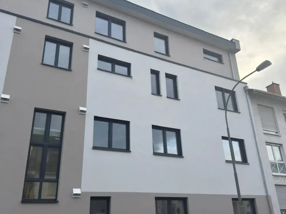Lichtdurchflutete, moderne 3-Zi-Wohnung mit EBK, Balkon und Gäste-WC - Energieeffizienzklasse A+
