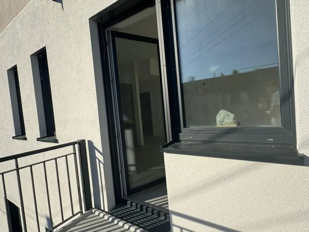 Lichtdurchflutete, moderne 3-Zi-Wohnung mit EBK, Balkon und Gäste-WC - Energieeffizienzklasse A+