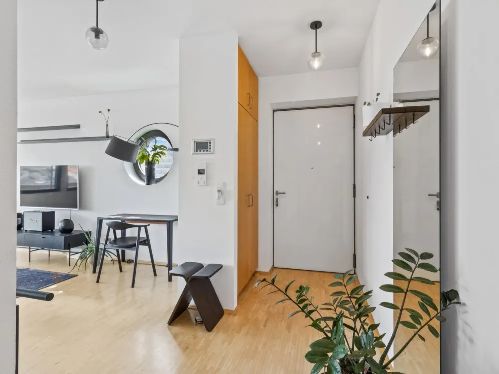 Exklusive, möblierte Zwei-Zimmer-Wohnung in der Innenstadt