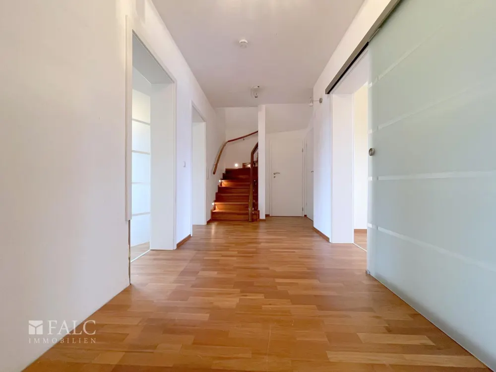 Viel Platz, viel Komfort, Gepflegte Maisonette-Wohnung samt Klimanlage im Herzen von Troisdorf!