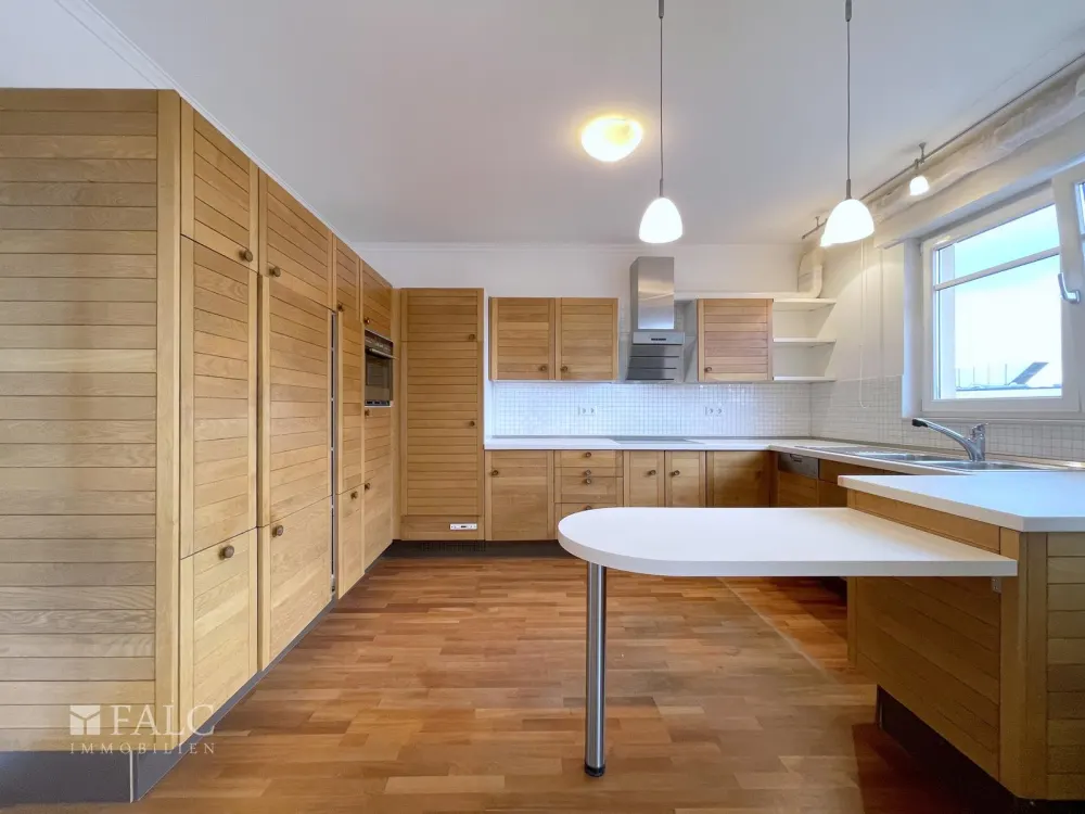 Viel Platz, viel Komfort, Gepflegte Maisonette-Wohnung samt Klimanlage im Herzen von Troisdorf!