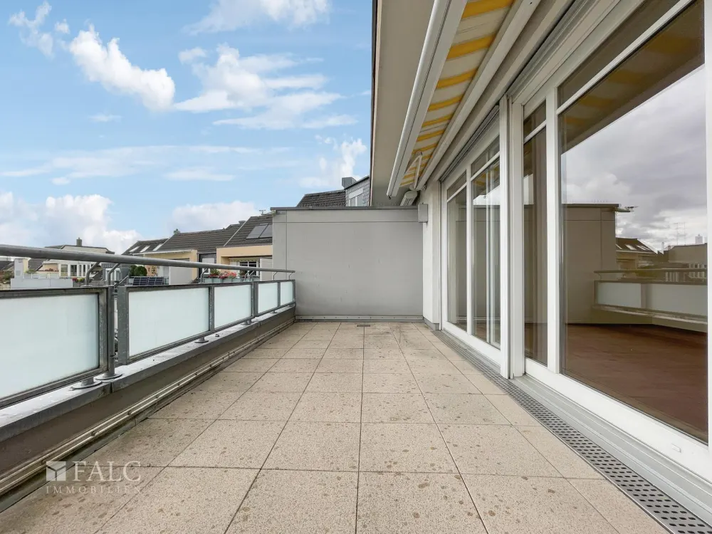 Viel Platz, viel Komfort, Gepflegte Maisonette-Wohnung samt Klimanlage im Herzen von Troisdorf!