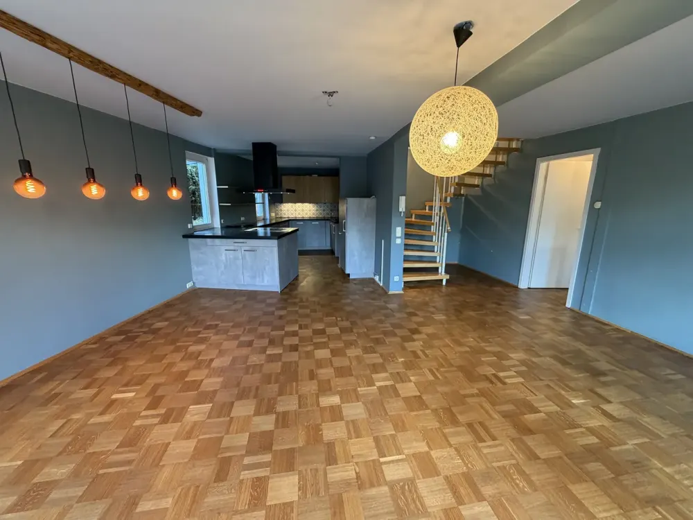 Exklusive 5-Zimmer-Maisonettewohnung mit Designer-Einbauküche, Terrasse & Gartenbereich in Hofheim a
