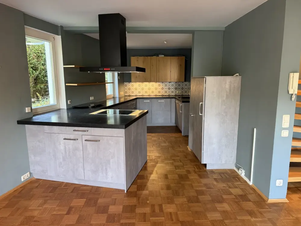Exklusive 5-Zimmer-Maisonettewohnung mit Designer-Einbauküche, Terrasse & Gartenbereich in Hofheim a
