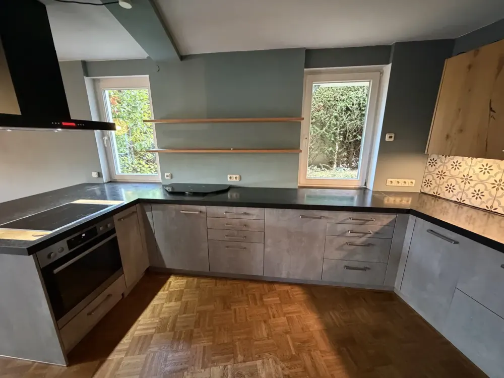 Exklusive 5-Zimmer-Maisonettewohnung mit Designer-Einbauküche, Terrasse & Gartenbereich in Hofheim a