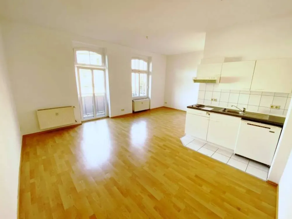 Nice apartment with balcony facing the courtyard near the university