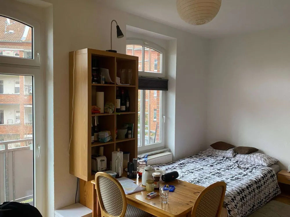 Nice apartment with balcony facing the courtyard near the university