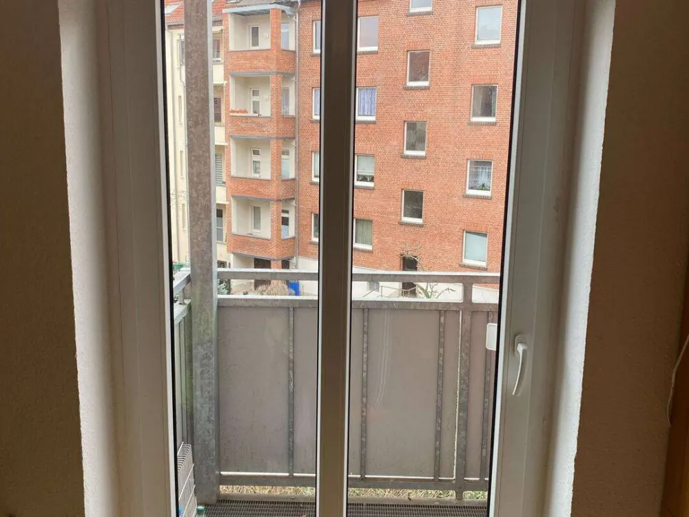 Nice apartment with balcony facing the courtyard near the university