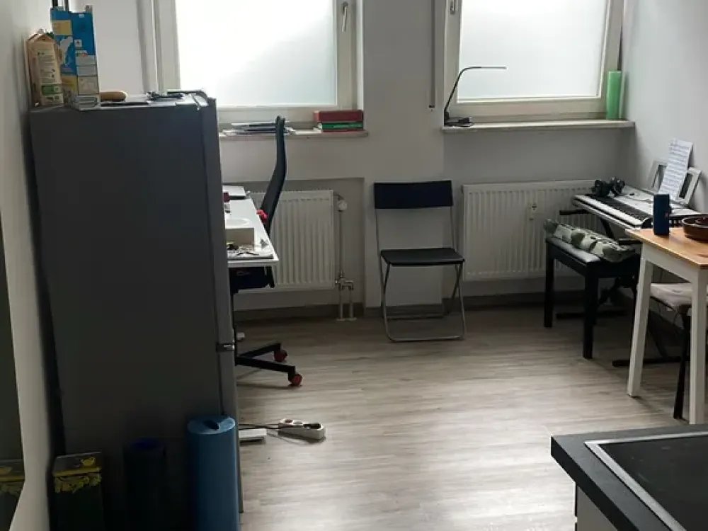 Voll möbliert und inkl. Haushalt!: Top-saniertes EG-Apartment mit TG in M.- Sendling
