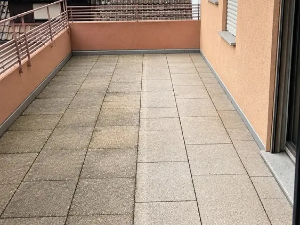 شقة فسيحة مكونة من 4.5 غرف في Uhldingen-Mühlhofen مع مطبخ مجهز وشرفات ومرآب وقبو