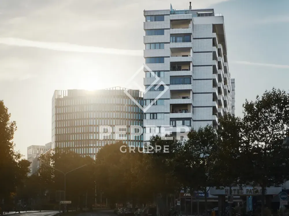Helle und großzügige 4-Zimmer-Wohnung mit Balkon über 4 Etagen direkt am Berliner Zoo