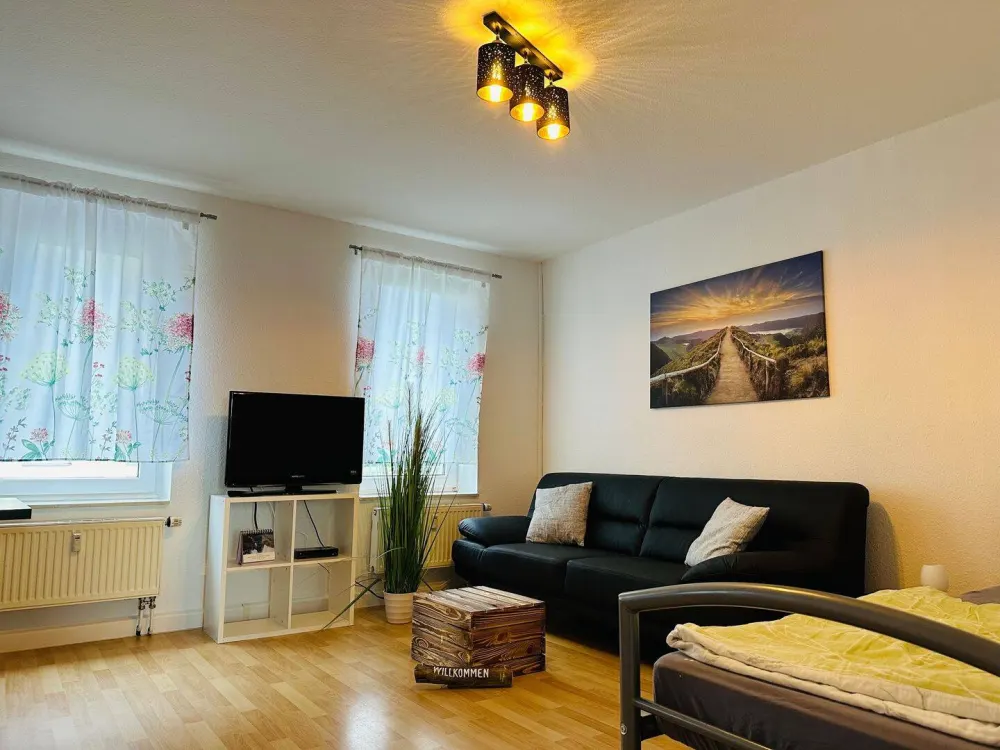 Helle Wohnung mit Einbauküche und großem Garten