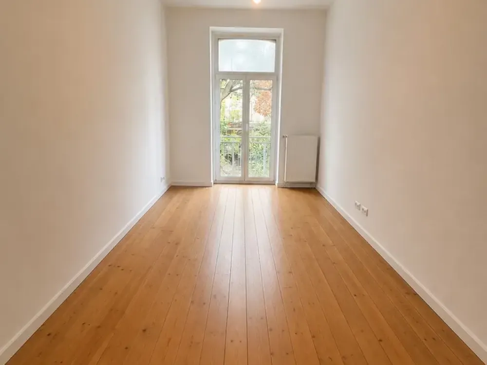 *Erstbezug* Kernsanierte 3-Zimmer Altbau Wohnung mitten auf der Bergerstraße mit EBK und Balkon