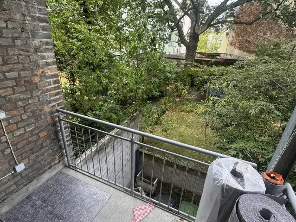 *Erstbezug* Kernsanierte 3-Zimmer Altbau Wohnung mitten auf der Bergerstraße mit EBK und Balkon