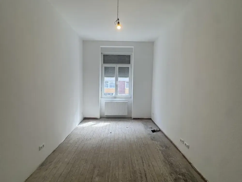 *Erstbezug* Kernsanierte 3-Zimmer Altbau Wohnung mitten auf der Bergerstraße mit EBK und Balkon