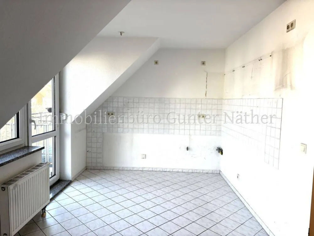 Feine Zwei-Zimmer Wohnung mit herrlichem Balkonblick und TG -Stellplatz!