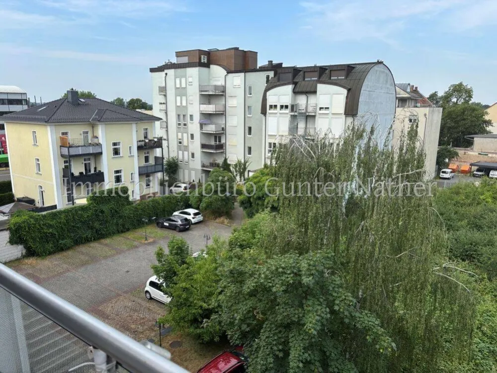 Feine Zwei-Zimmer Wohnung mit herrlichem Balkonblick und TG -Stellplatz!