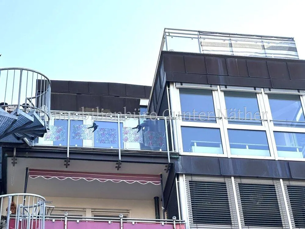 Feine Zwei-Zimmer Wohnung mit herrlichem Balkonblick und TG -Stellplatz!