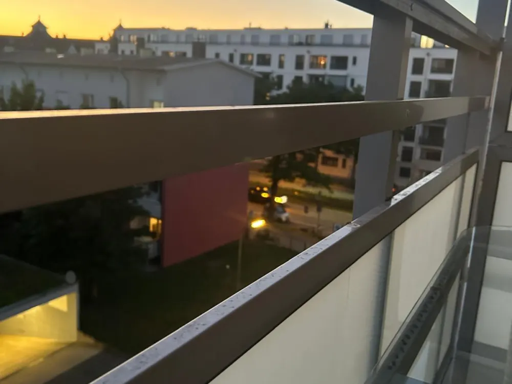 WG Zimmer neue Wohnung mit großem Balkon