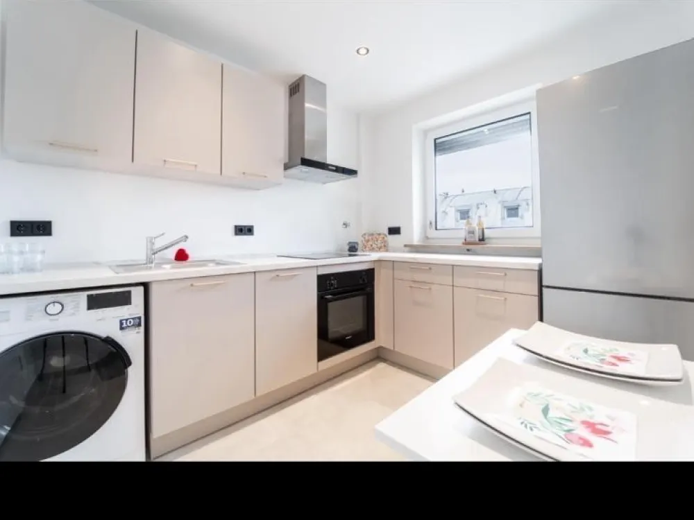 WG Zimmer neue Wohnung mit großem Balkon