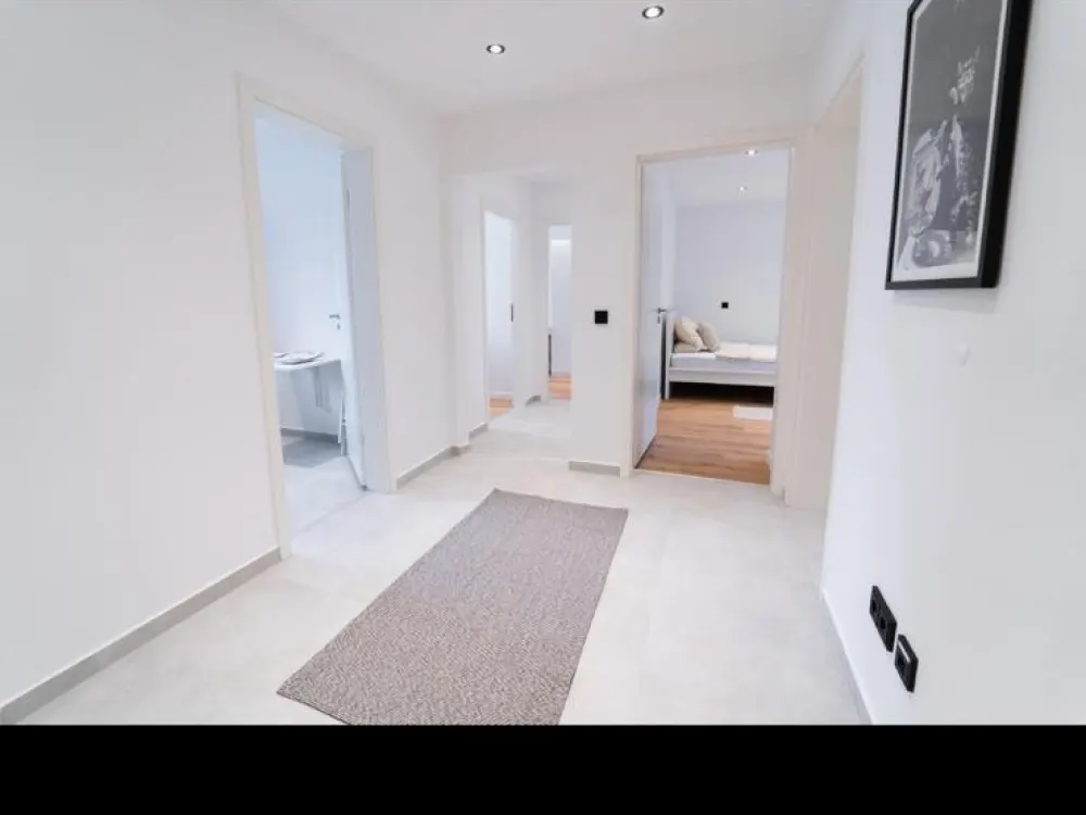 WG Zimmer neue Wohnung mit großem Balkon