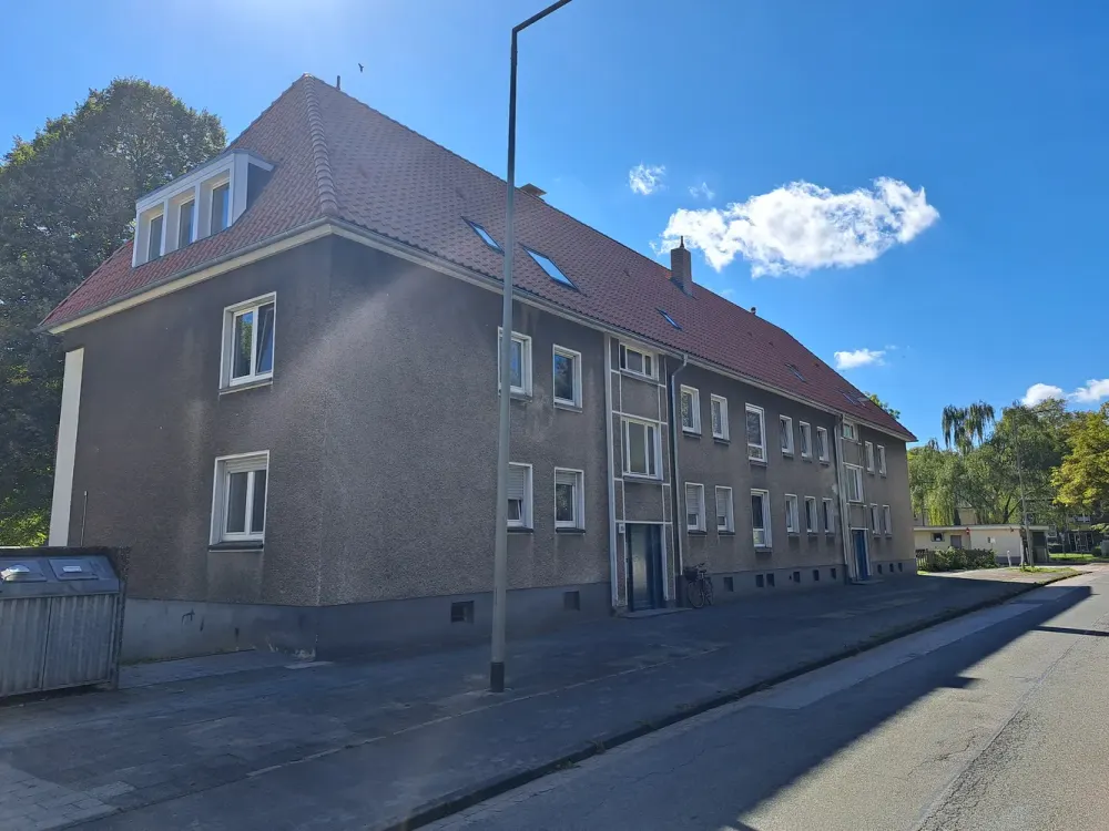 ***Bezugsfertige 3-Raumwohnung im EG mit Laminat und Balkon***