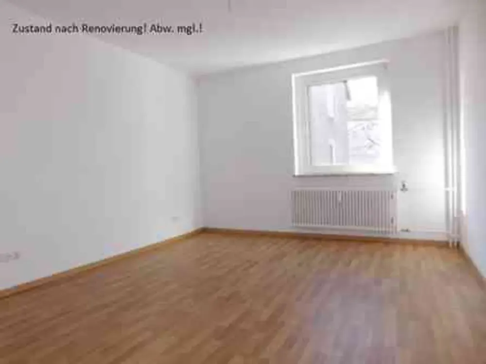 ***Bezugsfertige 3-Raumwohnung im EG mit Laminat und Balkon***