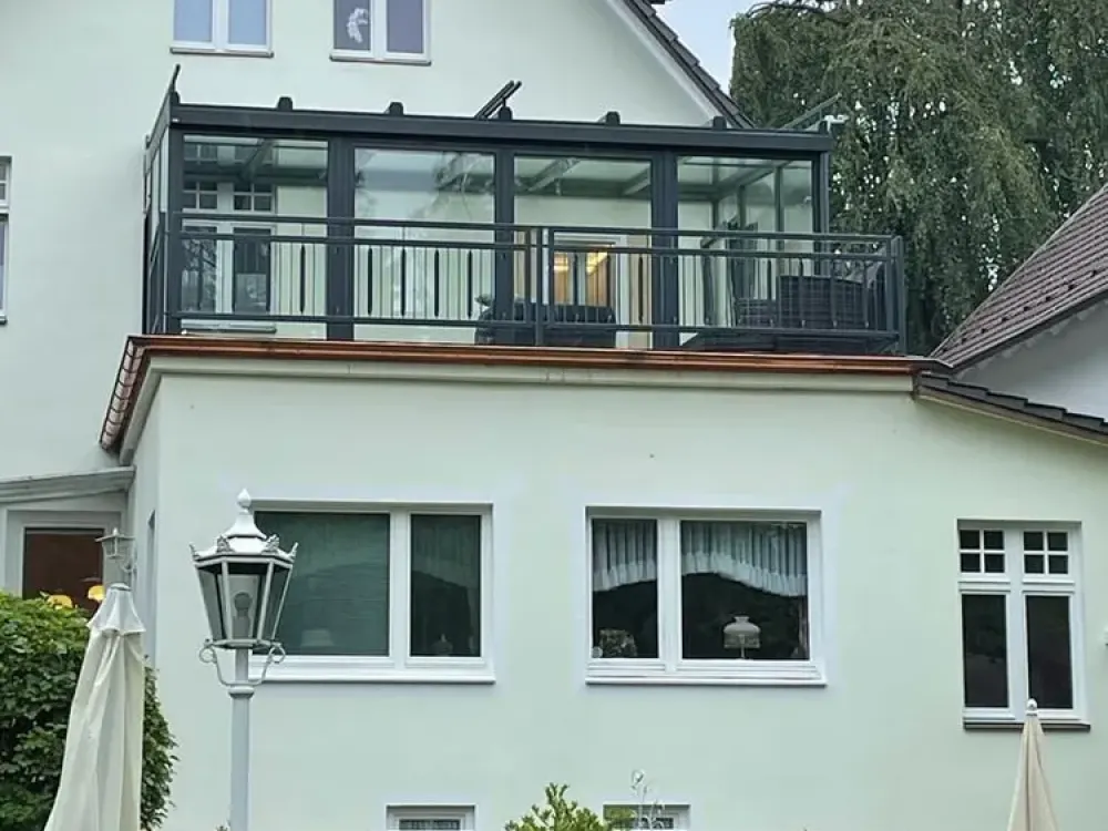 Exklusive 2,5-Zimmer-Wohnung mit Wintergarten in beliebter Lage