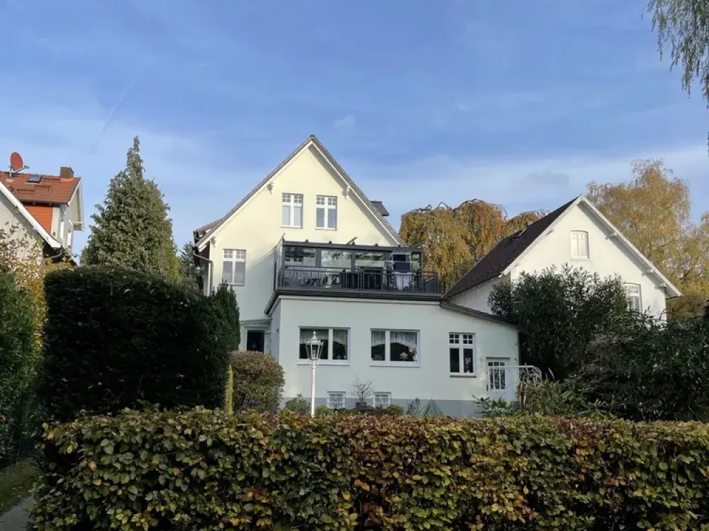 Exklusive 2,5-Zimmer-Wohnung mit Wintergarten in beliebter Lage