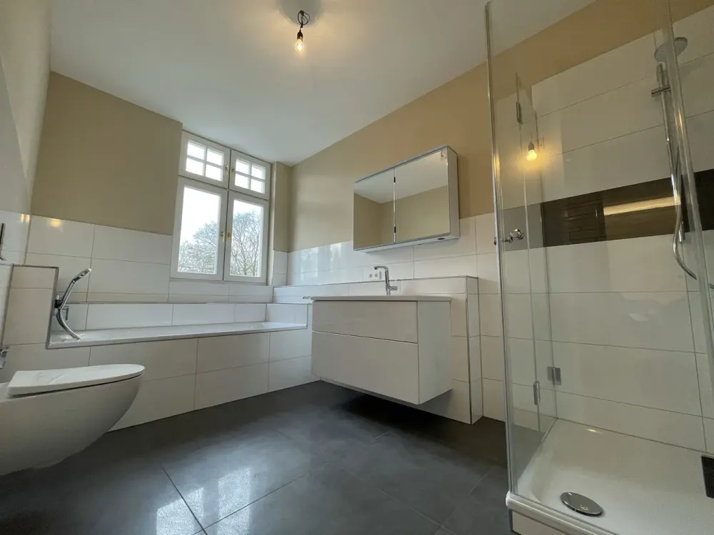 Exklusive 2,5-Zimmer-Wohnung mit Wintergarten in beliebter Lage