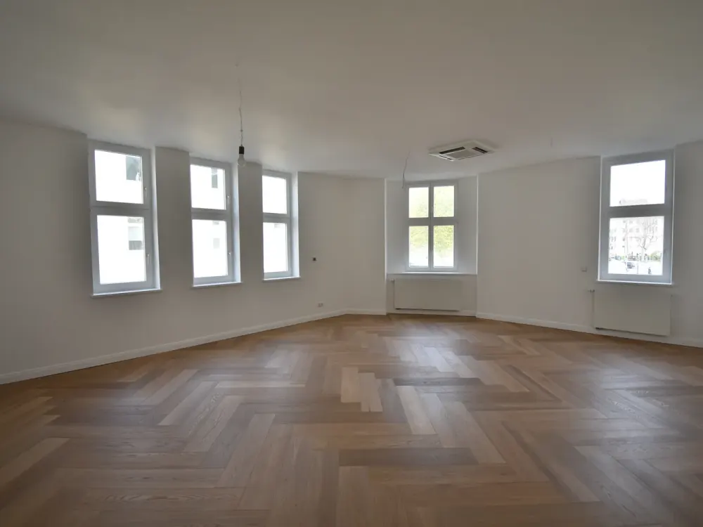 ERSTBEZUG in OBK! Moderne 2-Zi-Whg mit Altbaucharme