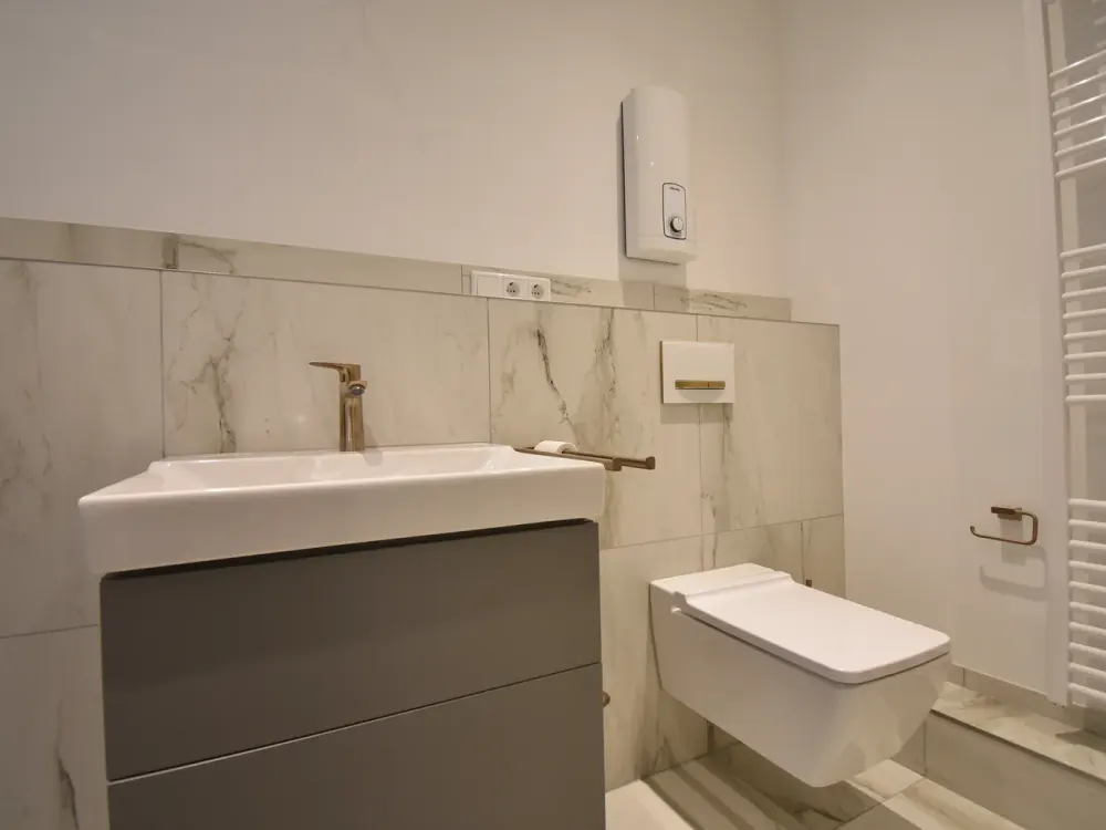 ERSTBEZUG in OBK! Moderne 2-Zi-Whg mit Altbaucharme