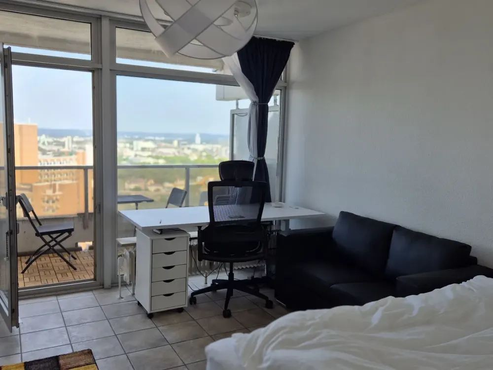 Exklusives möbliertes Appartement in der 31. Etage