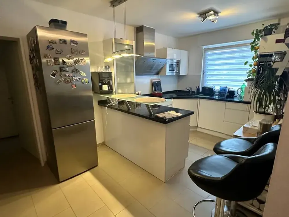 Attraktive möblierte 3-Zimmer-Wohnung mit Einbauküche, Balkon im Grünen & Tiefgarage