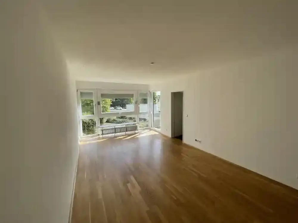 Helle 2-Zimmer Wohnung mit Loggia, Einbauküche und Tiefgaragenstellplatz in ruhiger Wohnlage