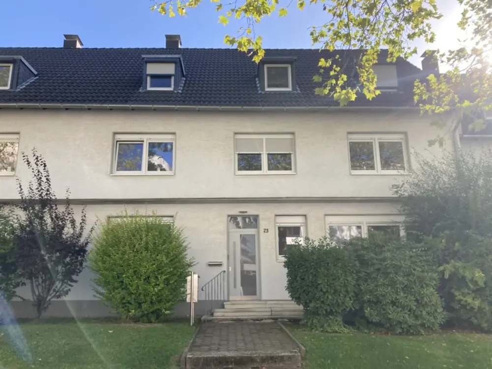 Helle Erdgeschosswohnung mit großem Wohnzimmer und Einbauküche in Wiemelhausen