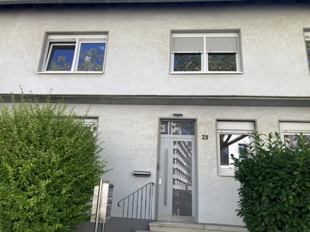 Helle Erdgeschosswohnung mit großem Wohnzimmer und Einbauküche in Wiemelhausen